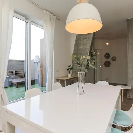Bright Attic With Terrace Milán