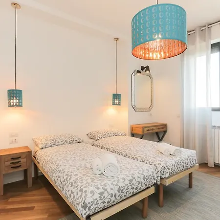 Bright Attic With Terrace Apartmán